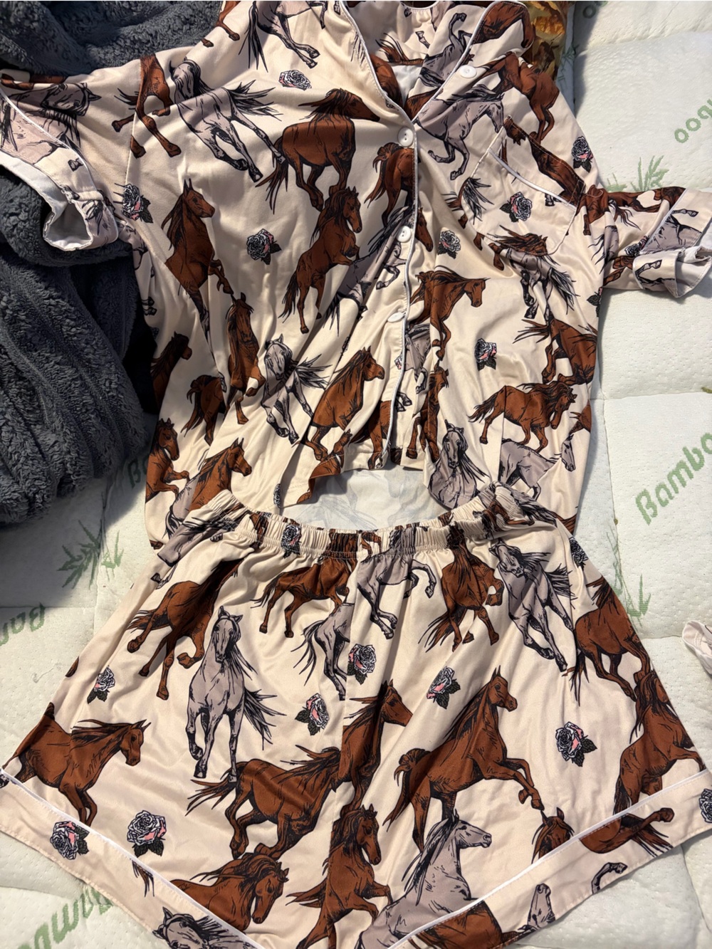 SHEIN Beige Horse Print Pajama Set - Brown & Gray